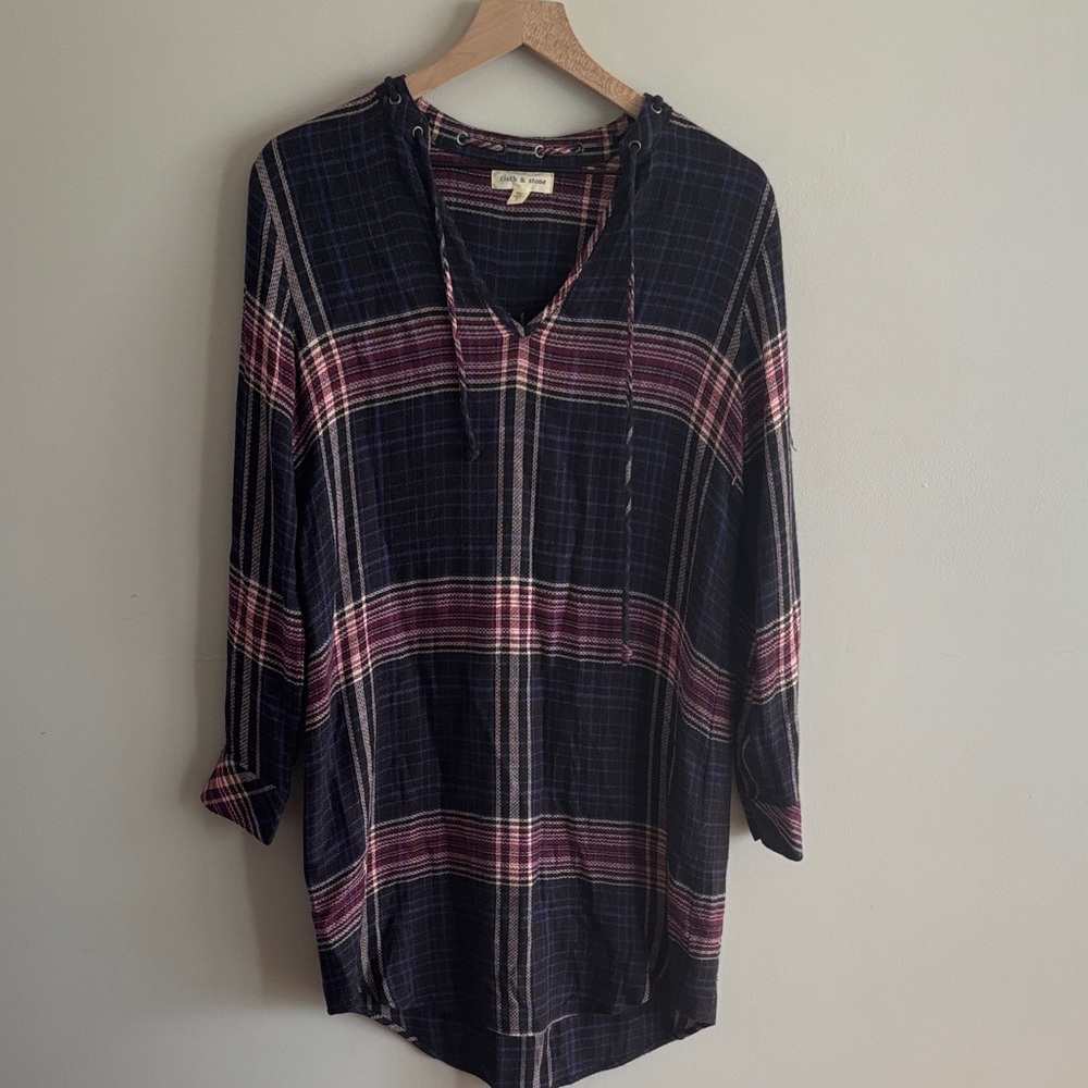 cloth & stone • Navy and Pink Plaid V-Neck dress